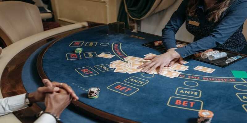 Chia sẻ cách chia bài Baccarat và những quy tắc cơ bản nhất